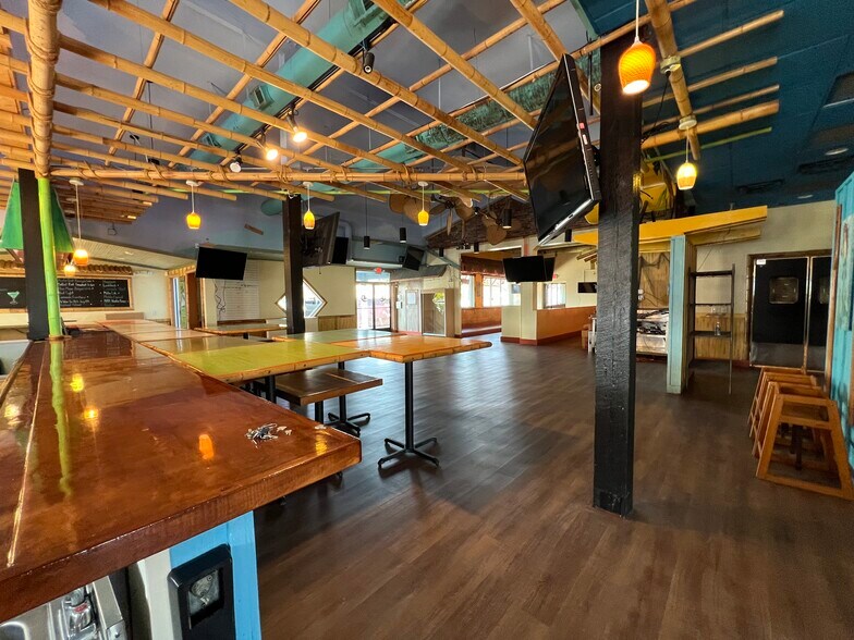 More Photos Of 300 N Lake Park Blvd, Carolina Beach Restaurant For Lease