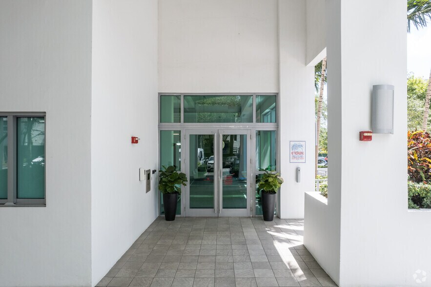 More Photos Of 333 NE 24th St, Miami Office Residential For Sale