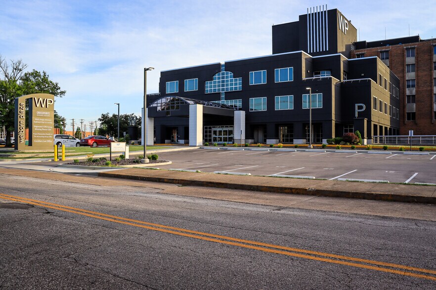 More Photos Of 401 SE 6th St, Evansville Office For Lease