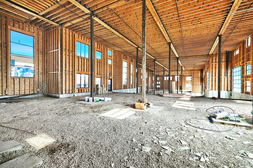 More Photos Of 4554 Forestdale Dr, Park City Light Manufacturing For Sale