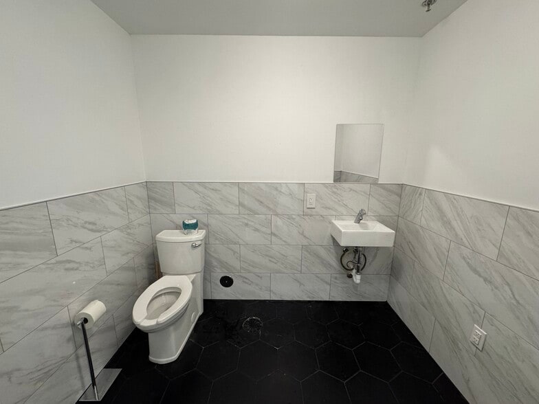 More Photos Of 1800 E 4th St, Austin Apartments For Lease