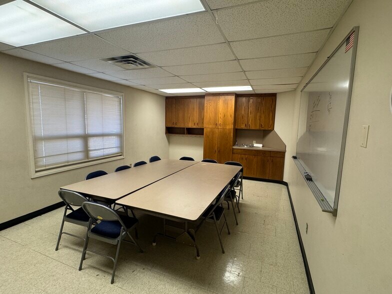 More Photos Of 10100 Ridgeview Dr, The Village Specialty For Sale