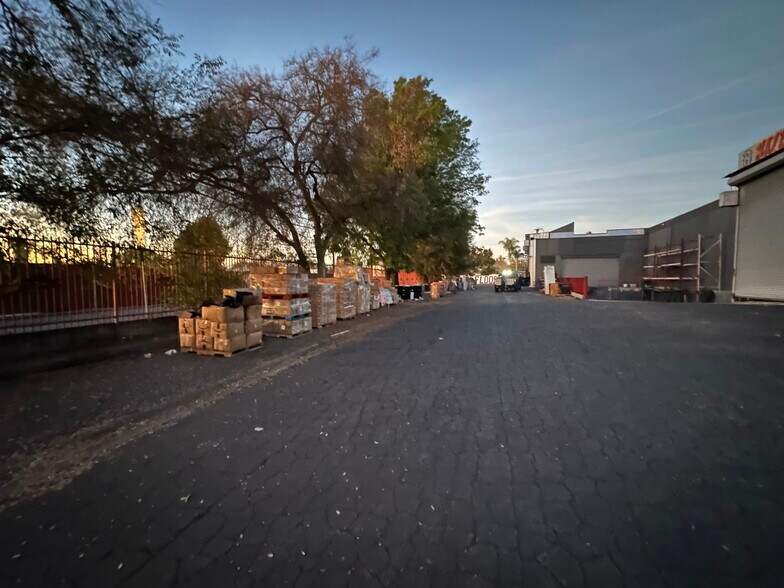 More Photos Of 18409 E Valley Blvd, City of Industry Warehouse For Lease