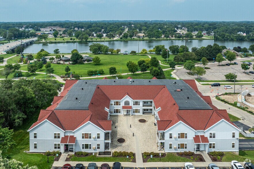 More Photos Of 1035 Pleasant St, Beloit Apartments For Lease