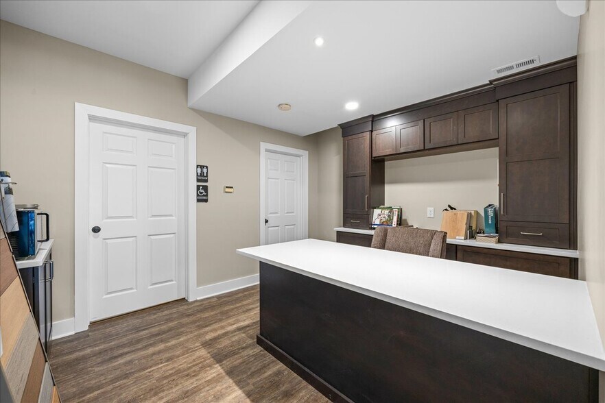 More Photos Of 1245 West Ave, Ocean City Office For Sale