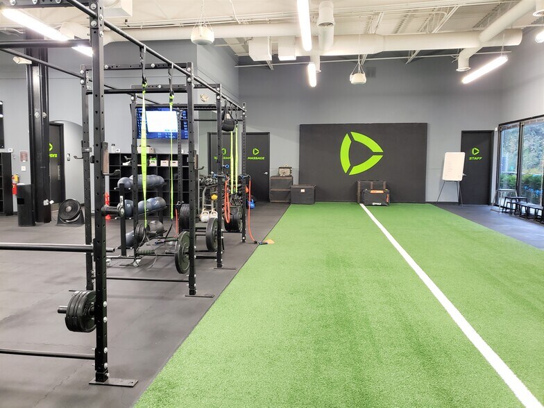 More Photos Of 7840 Roswell Rd, Sandy Springs Office For Sale