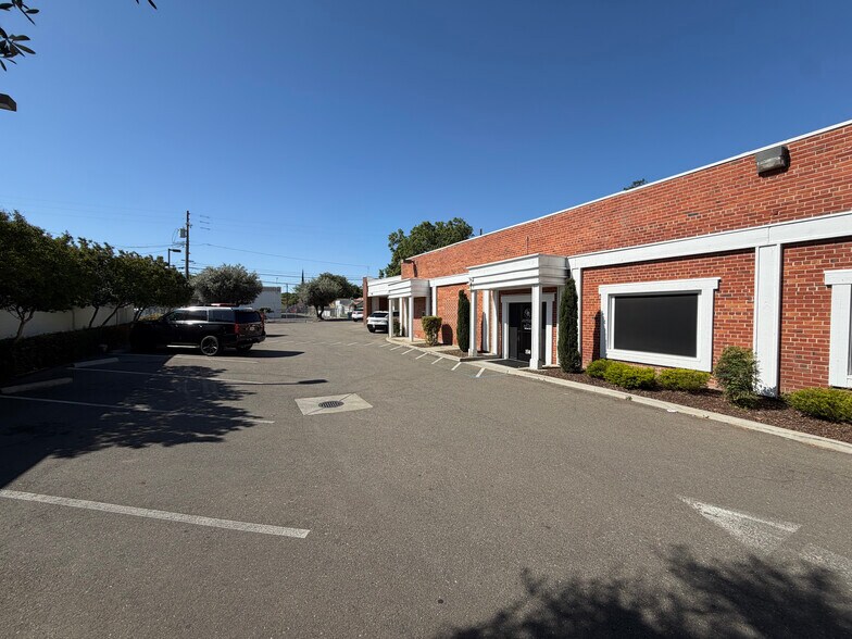More Photos Of 150 W 10th St, Tracy Office For Sale