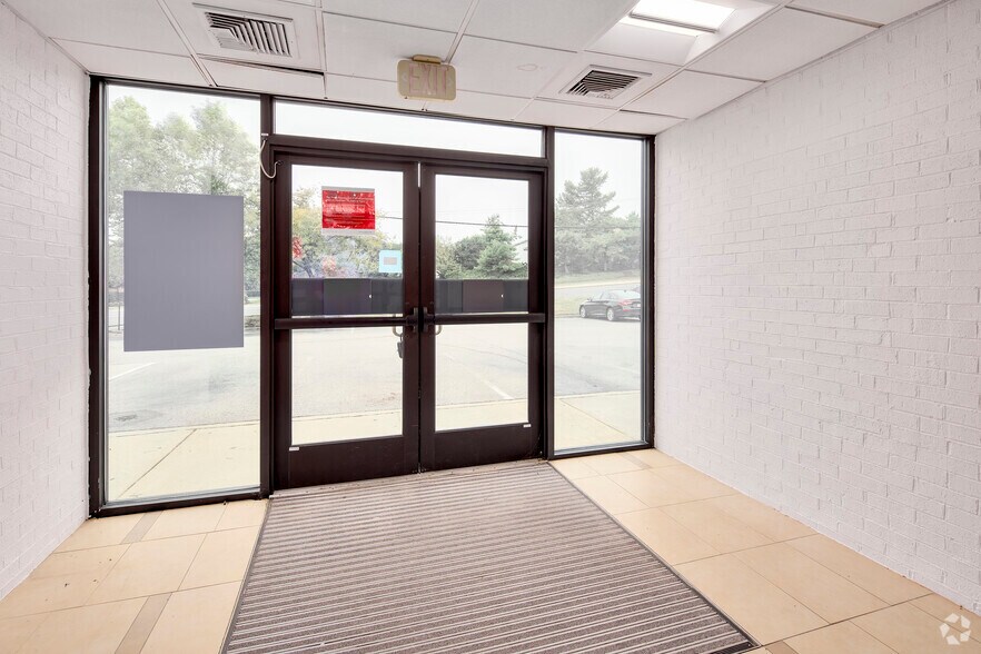 More Photos Of 1701 Financial Loop, Woodbridge Bank For Lease