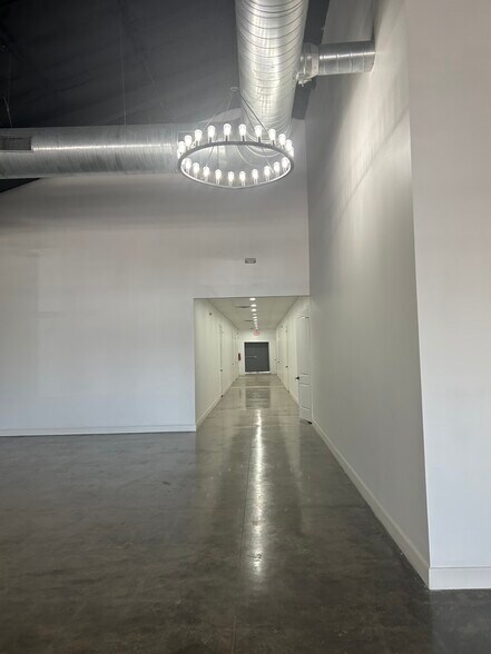 More Photos Of 6402 Harrisburg Blvd, Houston Storefront Retail Office For Lease