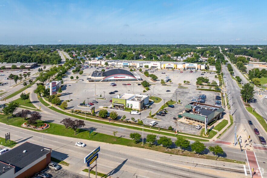 More Photos Of 3511 S 27th, Milwaukee Fast Food For Sale