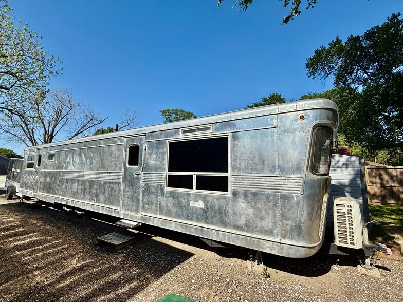 More Photos Of 209 Fannin St, Tomball Freestanding For Sale