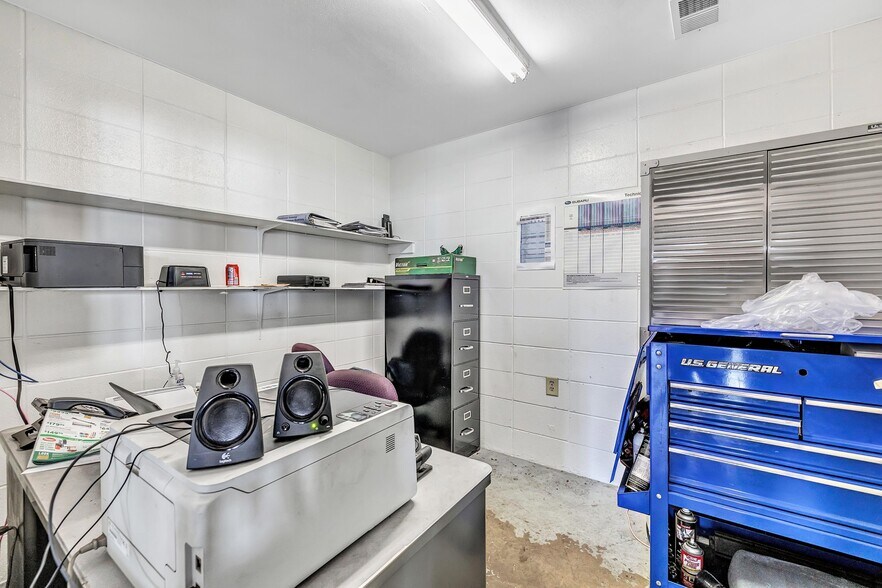 More Photos Of 1988 E Mason St, Green Bay Auto Dealership For Sale