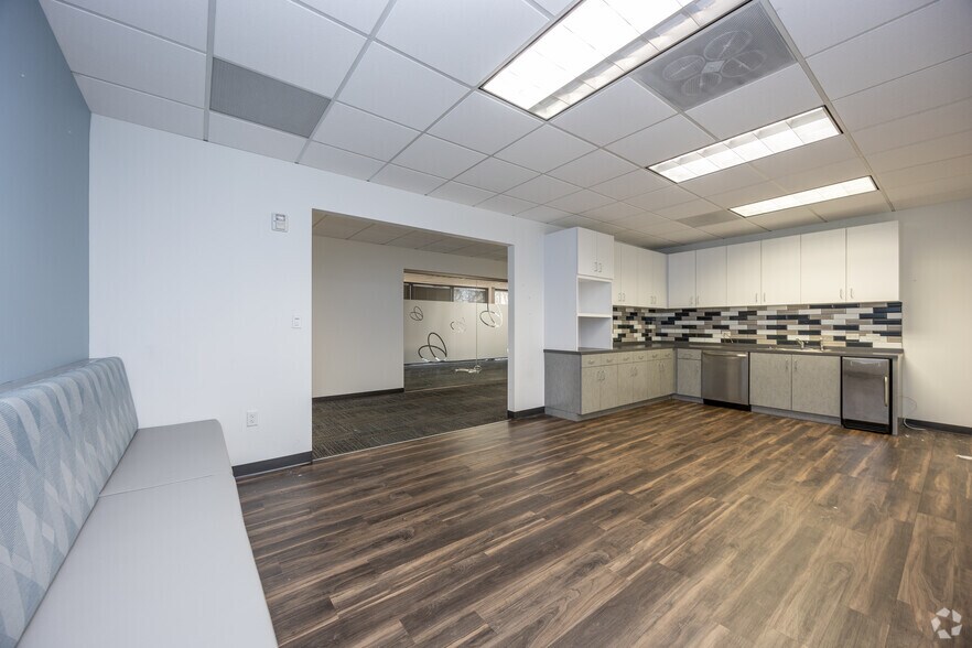 More Photos Of 6075 The Corners Pky, Peachtree Corners Office For Lease