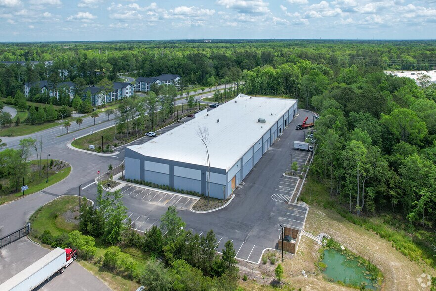 More Photos Of 8439 Palmetto Commerce Pky, Ladson Flex For Lease