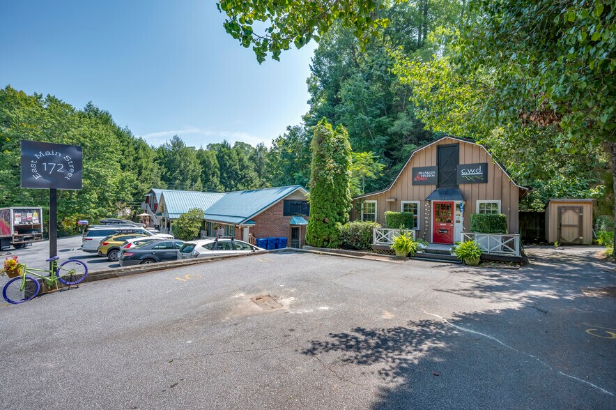 More Photos Of 172 Main st, Saluda Showroom For Sale