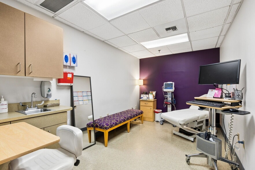 More Photos Of 19930 Ballinger Way NE, Shoreline Medical For Sale