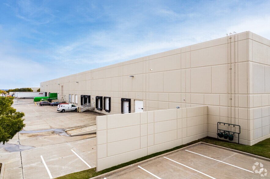More Photos Of 1600 Lakeside Pky, Flower Mound Warehouse For Lease