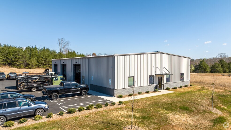 More Photos Of 5911 Balsom Ridge Rd, Denver Warehouse For Sale