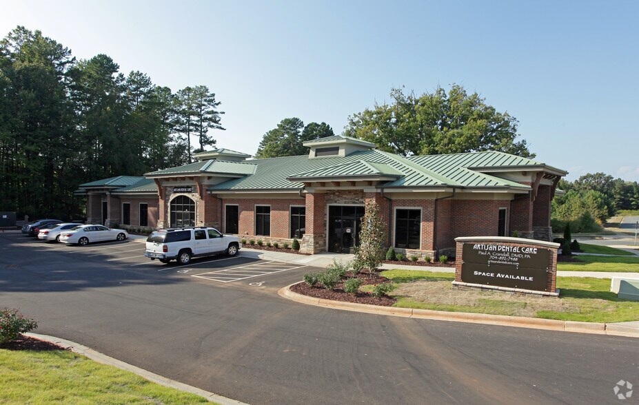 More Photos Of 19735 Kunkleman Dr, Cornelius Medical For Lease