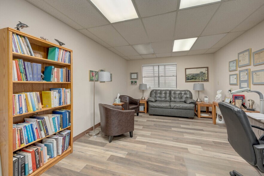 More Photos Of 700-H Everhart Rd, Corpus Christi Office For Sale