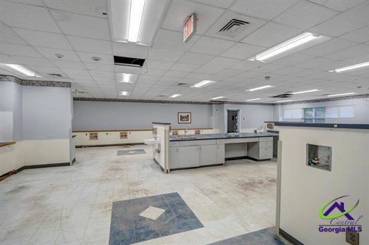 More Photos Of 114 Devaughn Ave, Montezuma Medical For Sale