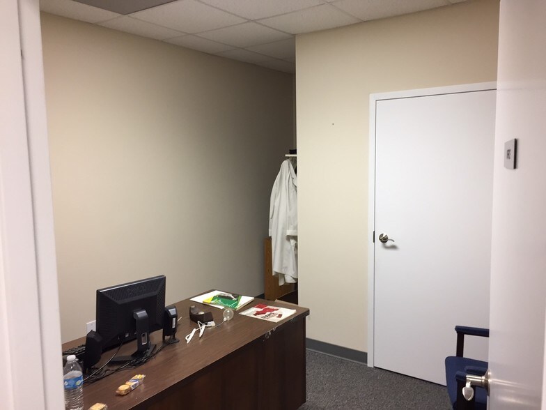 More Photos Of 1001 N Main St, Troy Medical For Sale