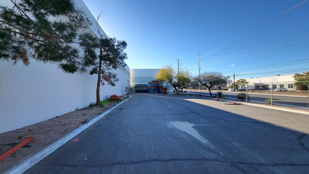 More Photos Of 3325-3326 W Oquendo Rd, Las Vegas Warehouse For Lease