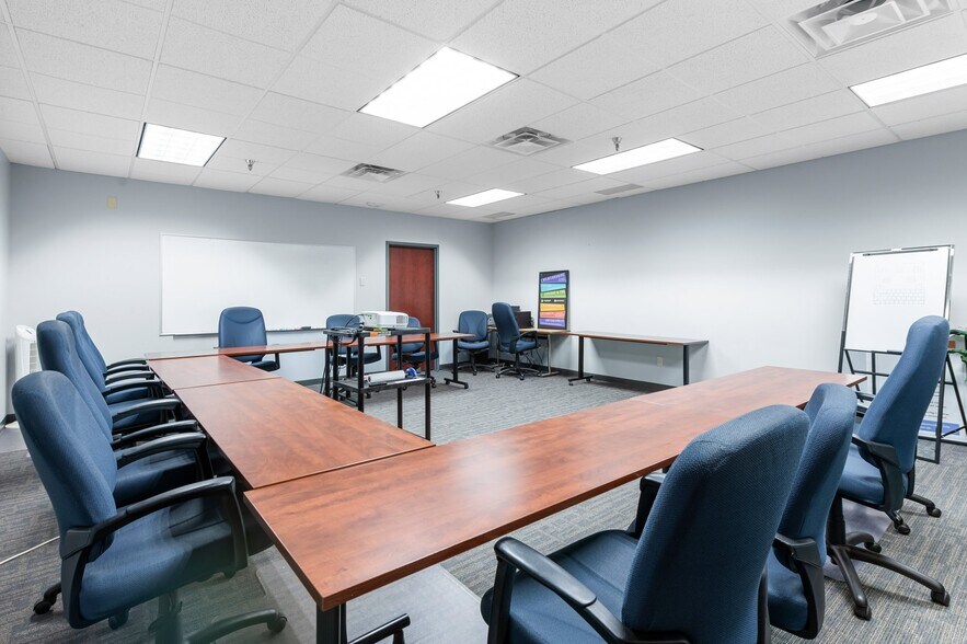 More Photos Of 501-617 Travelers Trl, Burnsville Research And Development For Lease