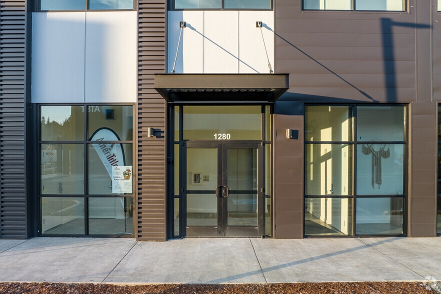 More Photos Of 1280 N Bayshore Dr, Coos Bay General Retail For Lease