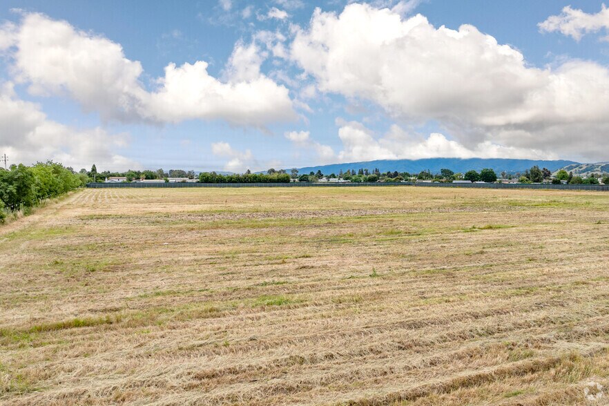 More Photos Of 1020 San Martin Ave, San Martin Land For Lease