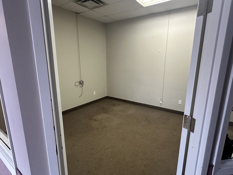 More Photos Of 20962 Dalton Rd, Georgina Storefront For Sale