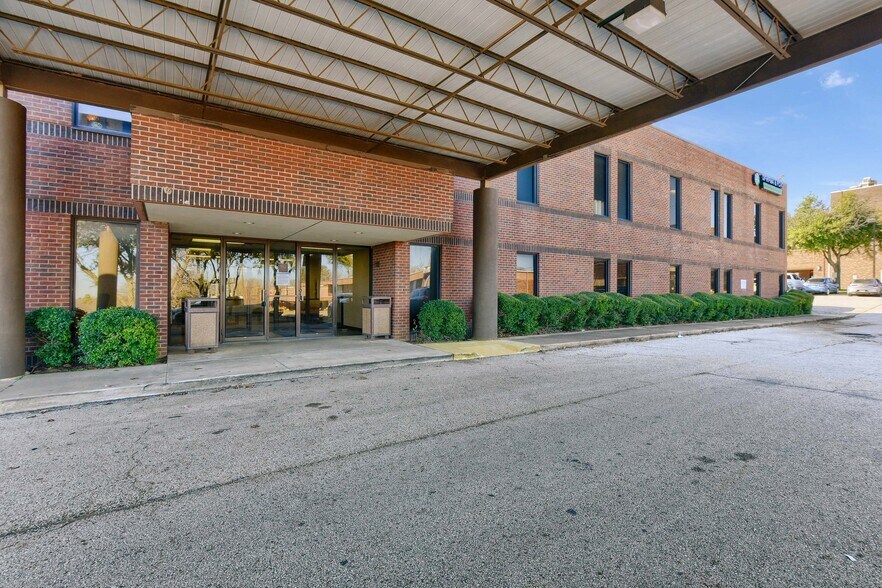 Primary Photo Of 425 N Highland Ave, Sherman Medical For Sale