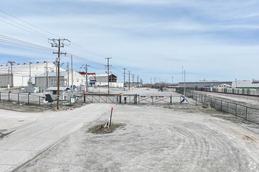 More Photos Of 3515 Dawson Rd, Tulsa Manufacturing For Lease