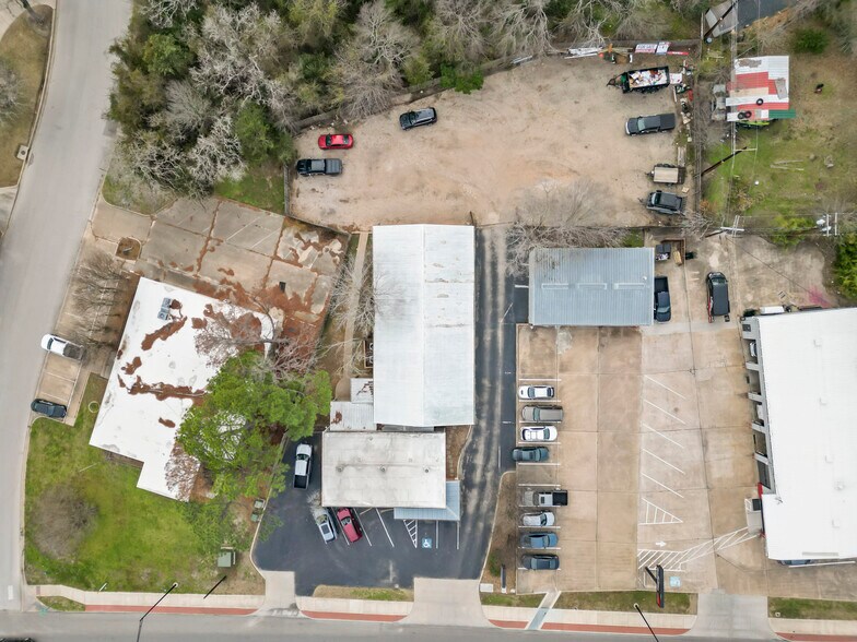More Photos Of 3828 S College Ave, Bryan Office For Lease