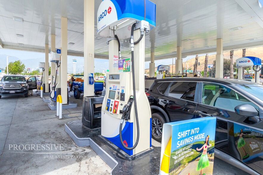 More Photos Of 3890 University Pky, San Bernardino Service Station For Sale