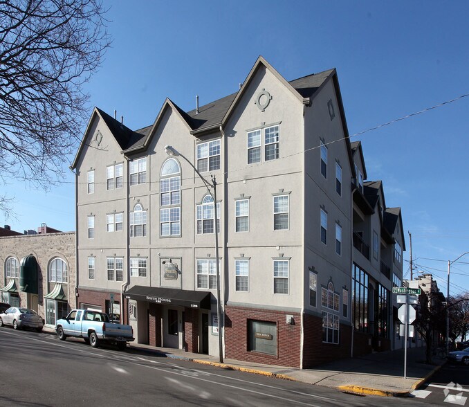 More Photos Of 121-129 N Washington St, Bloomington Apartments For Sale