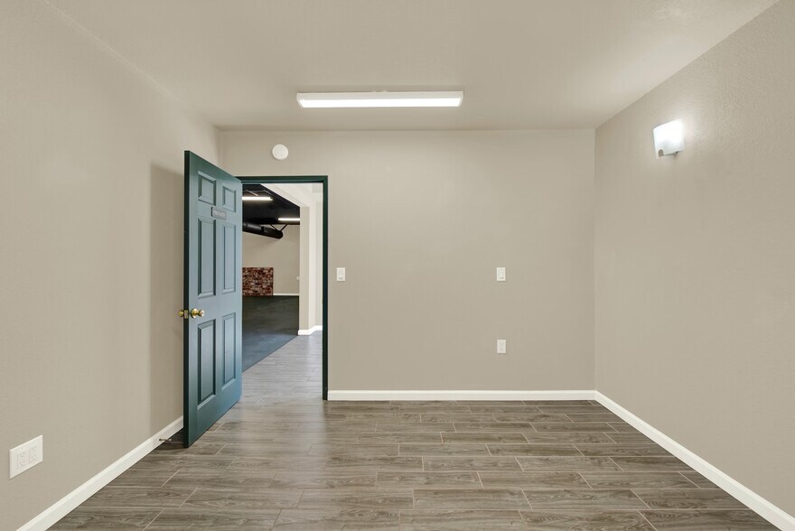 More Photos Of 124 S Porter Rd, Dixon Service For Sale