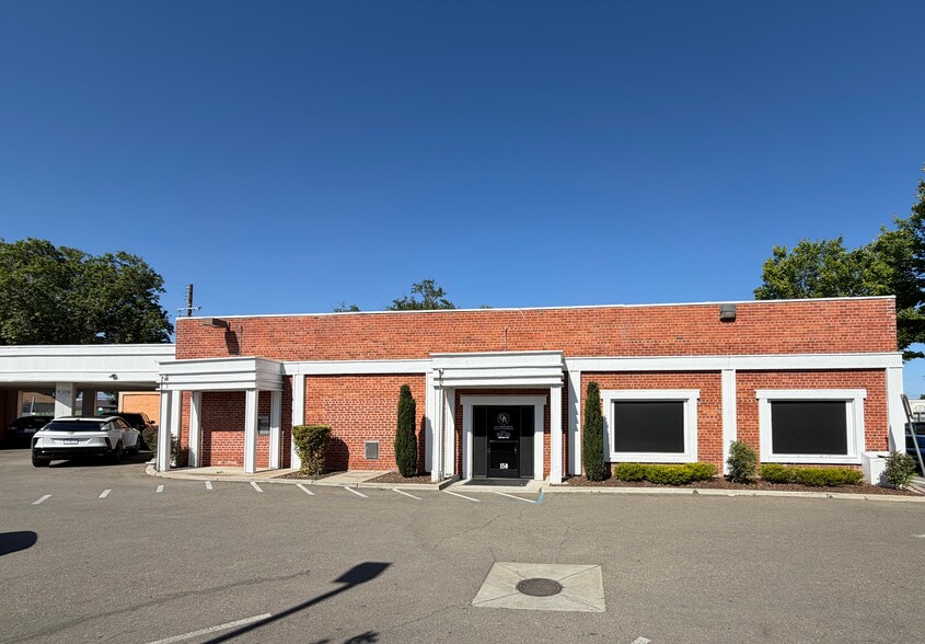More Photos Of 150 W 10th St, Tracy Office For Sale