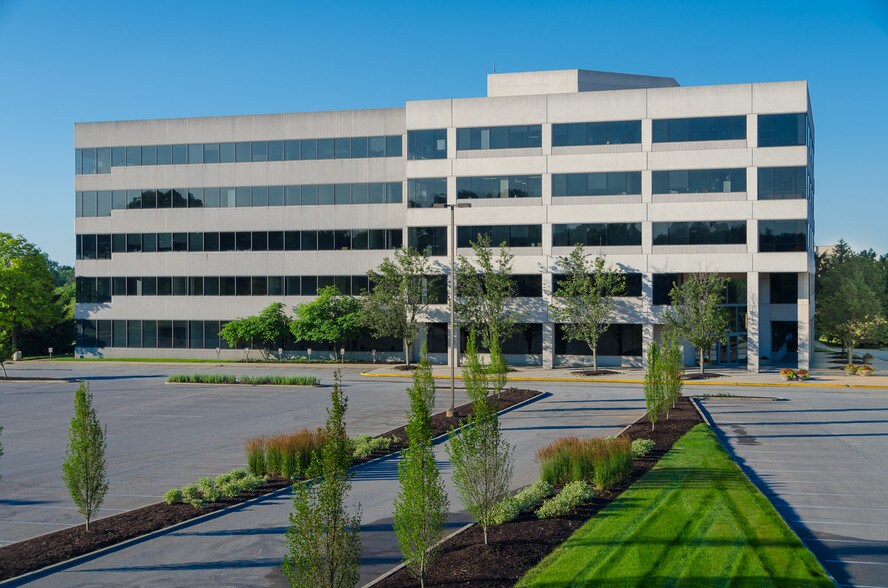 More Photos Of 8425 Woodfield Crossing Blvd, Indianapolis Office For Lease