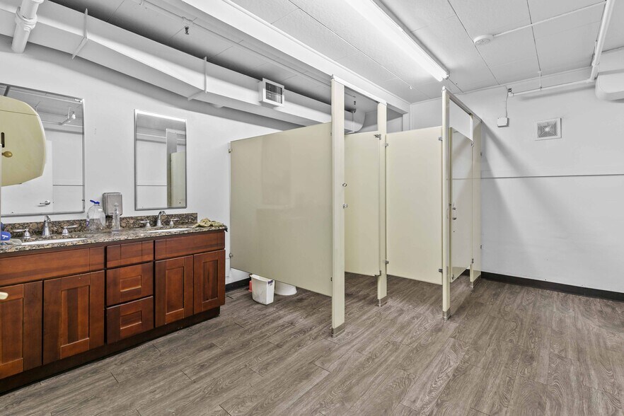 More Photos Of 3255 Saco St, Vernon Warehouse For Lease