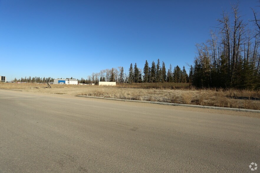 More Photos Of 10 Spruce St, Red Deer County Land For Sale