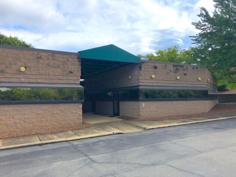 More Photos Of 301 Keisler Dr, Cary Medical For Lease