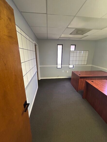 More Photos Of 24 Hampton Rd, Lyman Warehouse For Lease