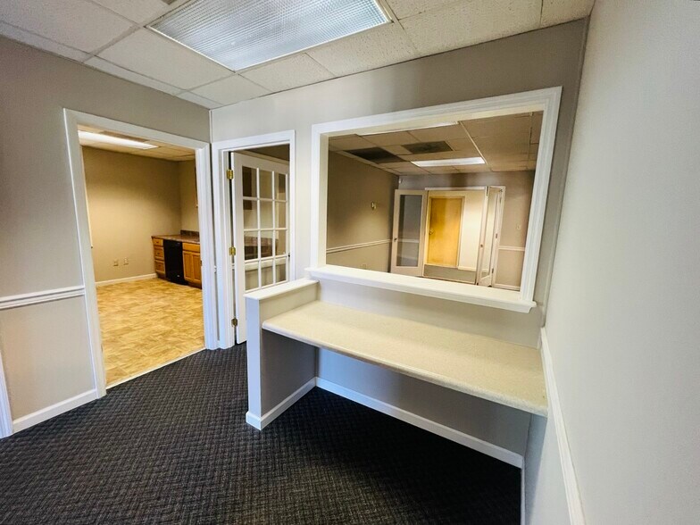 More Photos Of 252 Harry Lane Blvd, Knoxville Office For Sale