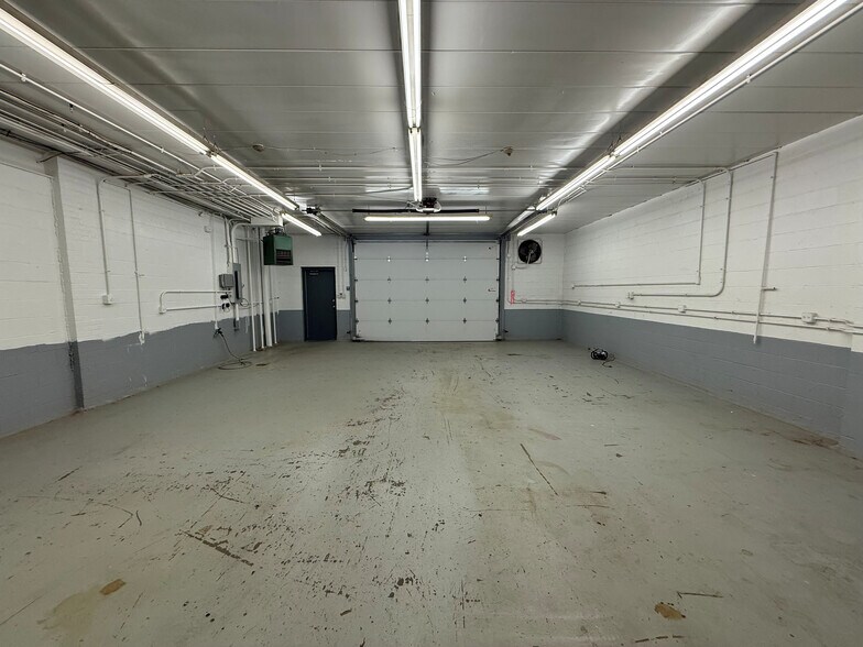 More Photos Of 1841 Babcock Blvd, Pittsburgh Warehouse For Lease