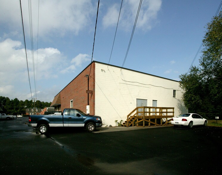 More Photos Of 3011-3015 Dumbarton Rd, Richmond Light Manufacturing For Lease