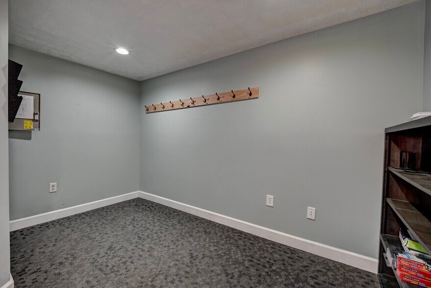 More Photos Of 7500 OH-515, Millersburg Flex For Lease
