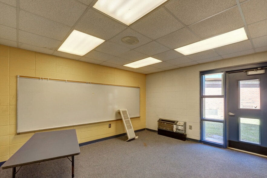 More Photos Of 18425 Main St, Woodbury Schools For Sale