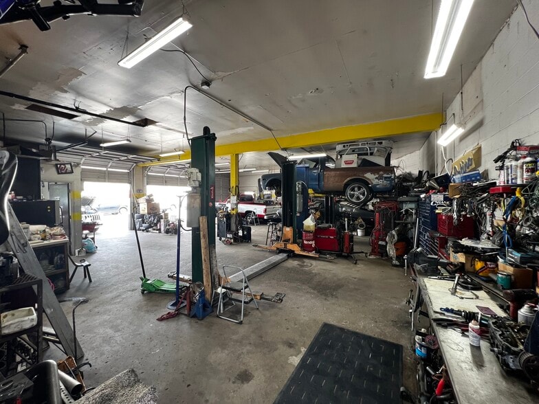 More Photos Of 201 S Navajo St, Denver Auto Repair For Sale