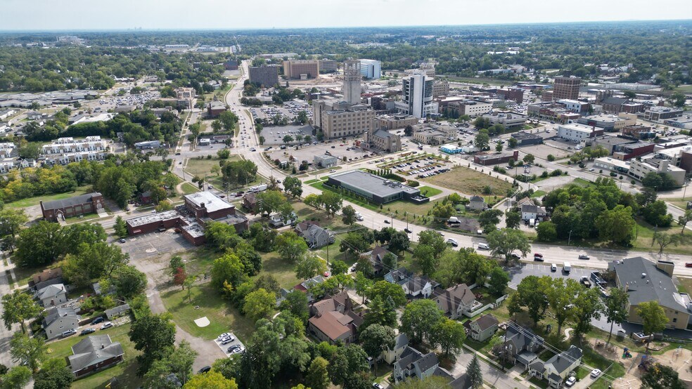 More Photos Of 131 University Dr, Pontiac Health Club For Sale